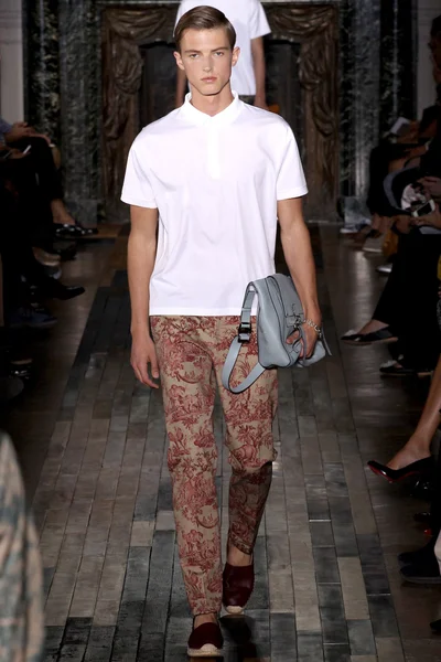 Look 27